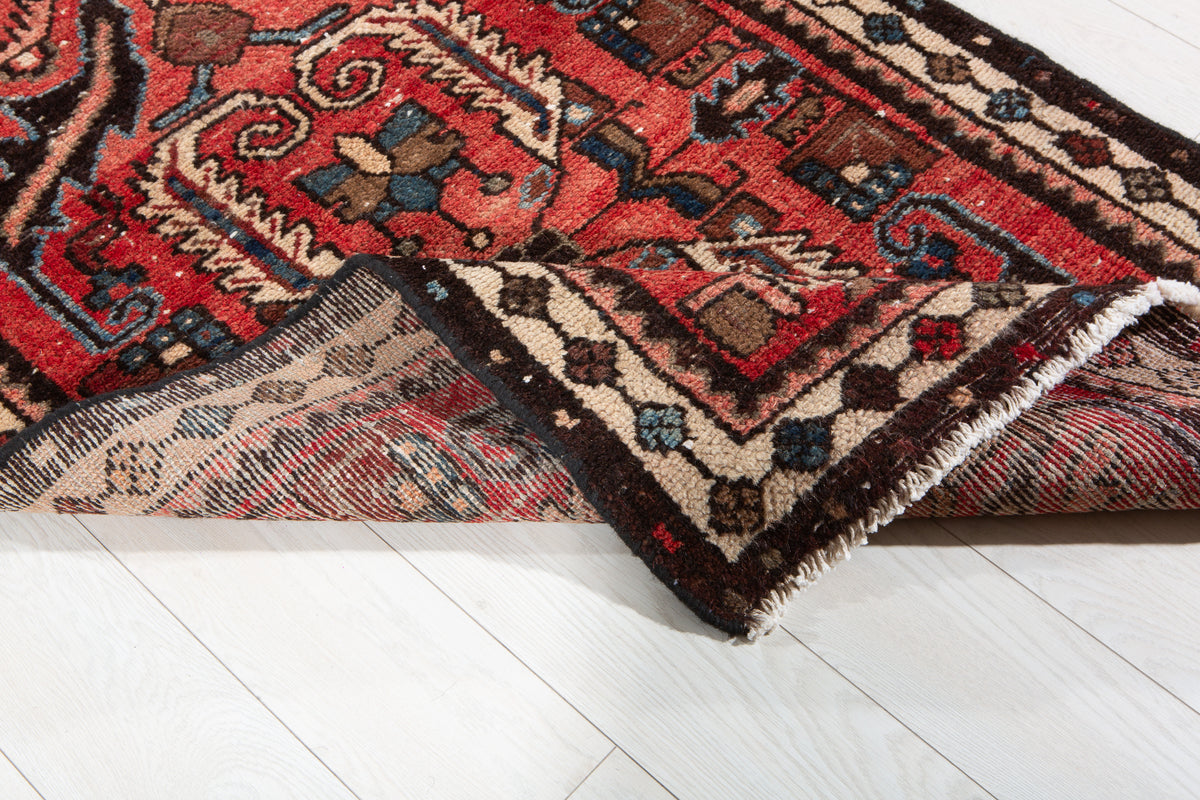 Small Antique Red Rug – 4' 10" x 3' 3" (147 x 98 cm)