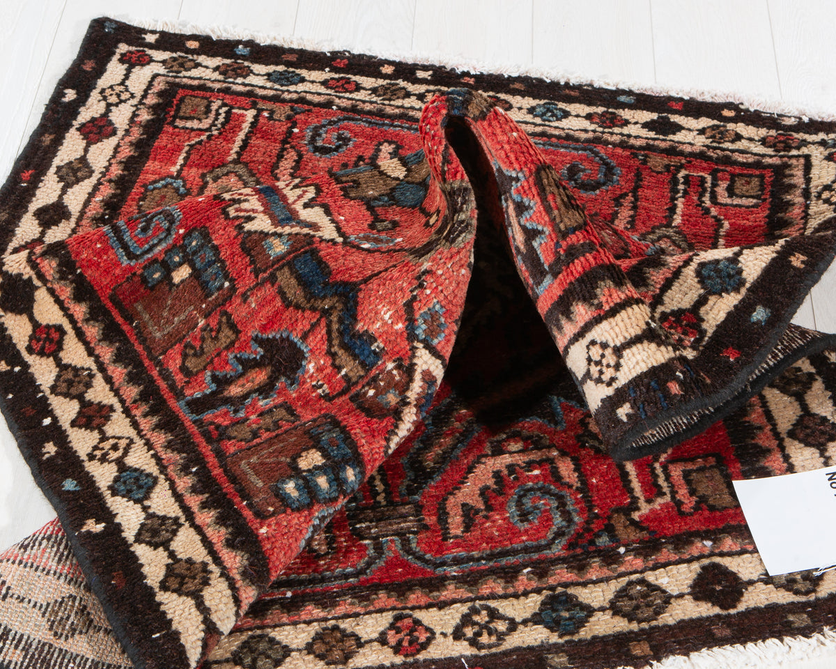 Small Antique Red Rug – 4' 10" x 3' 3" (147 x 98 cm)