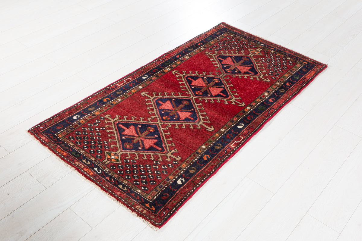 Small Vintage Red Rug – 5' 2" x 2' 8" (157 x 82 cm)