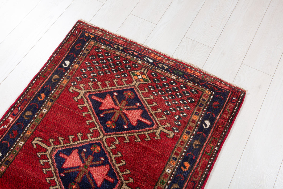 Small Vintage Red Rug – 5' 2" x 2' 8" (157 x 82 cm)