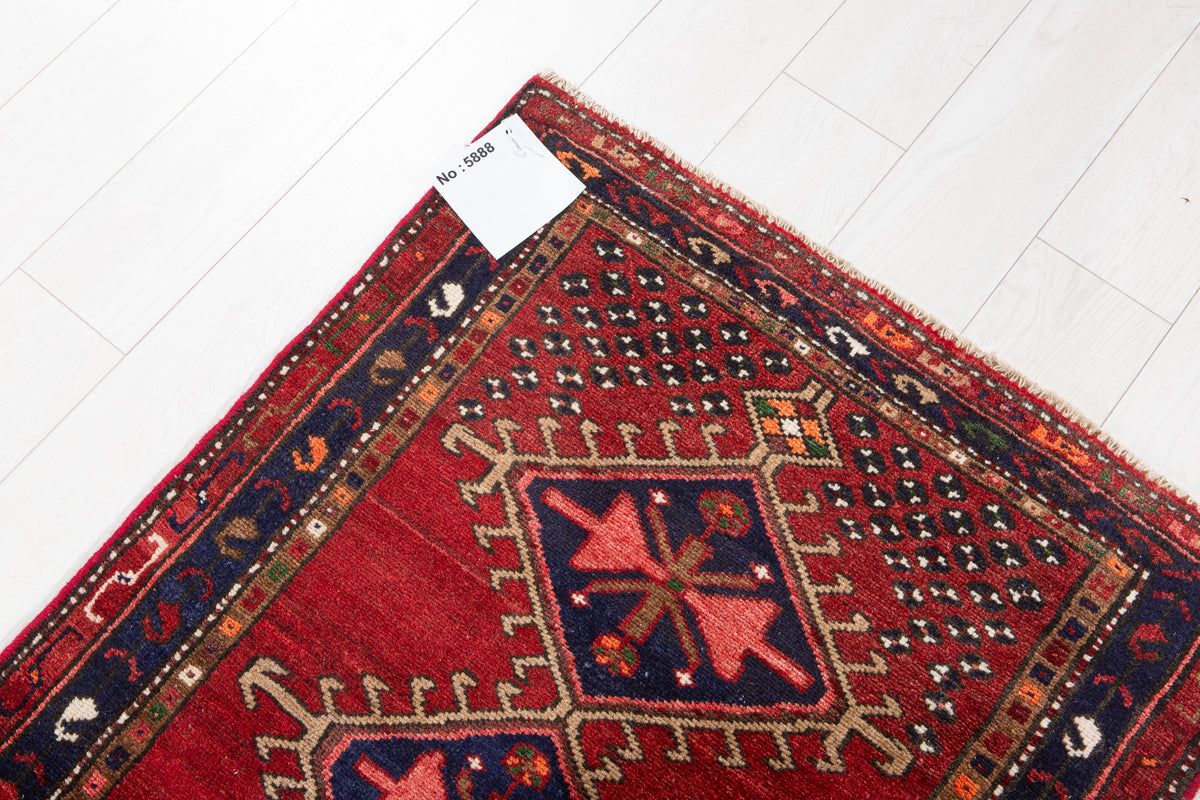 Small Vintage Red Rug – 5' 2" x 2' 8" (157 x 82 cm)