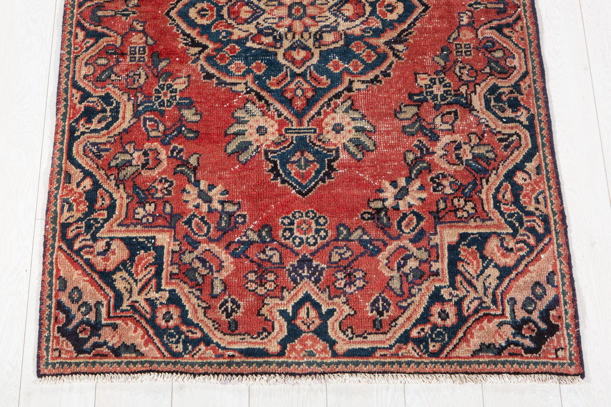 Small Antique Red Rug – 5' 7" x 3' 5" (170 x 104 cm)