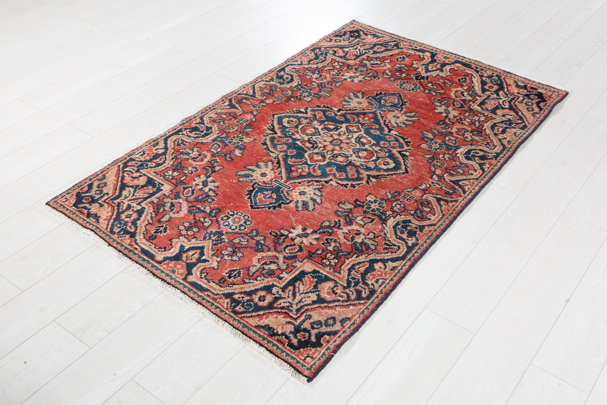 Small Antique Red Rug – 5' 7" x 3' 5" (170 x 104 cm)