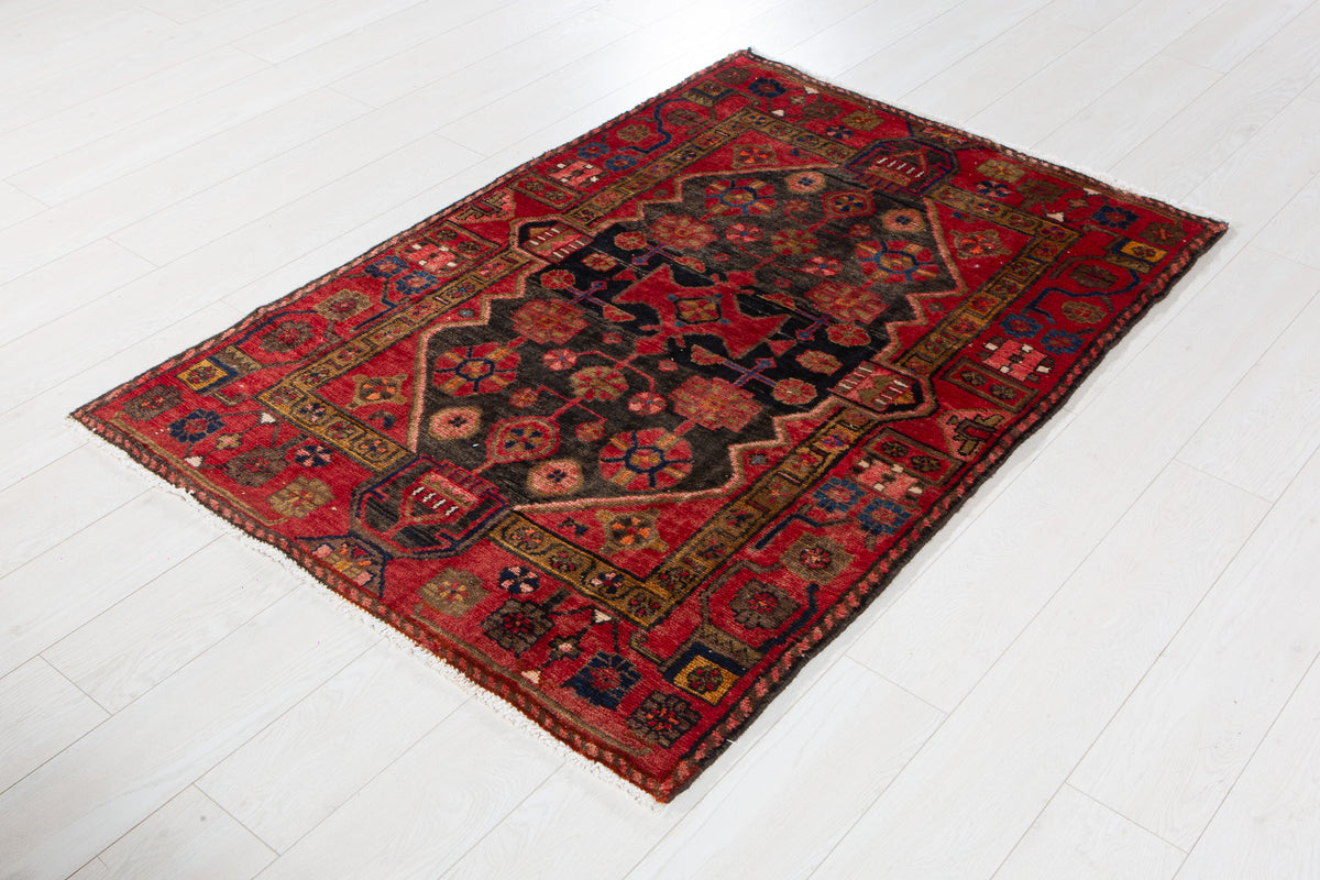 Small Vintage Charcoal Black, Red Rug – 5' 1" x 3' 6" (155 x 106 cm)