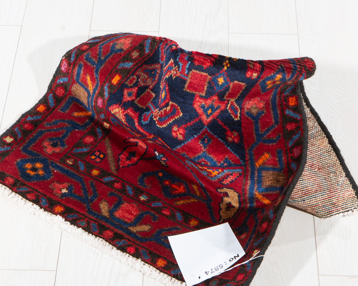 Petit tapis ancien, rouge et bleu marine – 2' 8" x 1' 11" (82 x 59 cm)