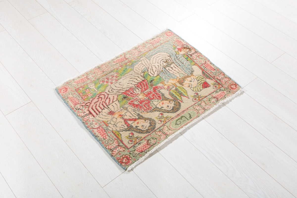 Small Antique Beige Rug – 2' 7" x 2' 0" (79 x 60 cm)