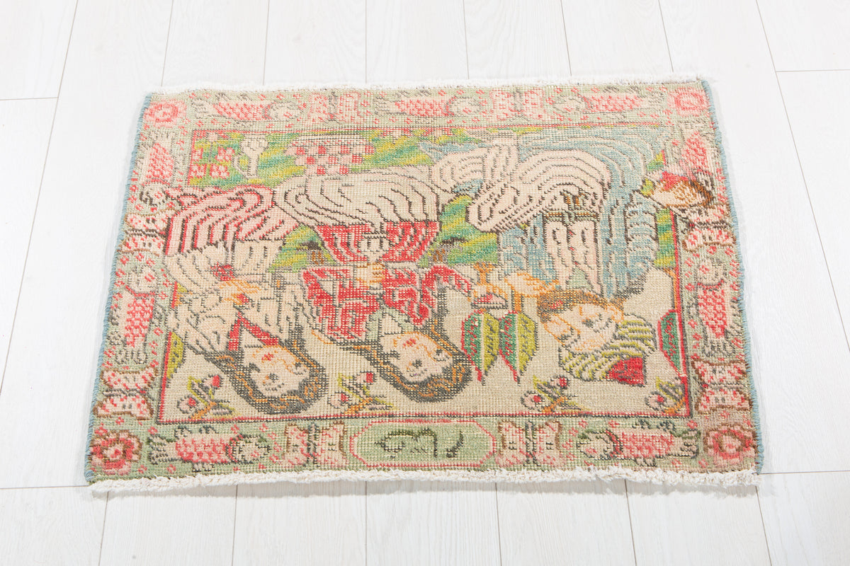 Small Antique Beige Rug – 2' 7" x 2' 0" (79 x 60 cm)