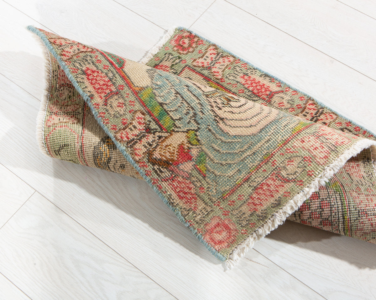 Small Antique Beige Rug – 2' 7" x 2' 0" (79 x 60 cm)