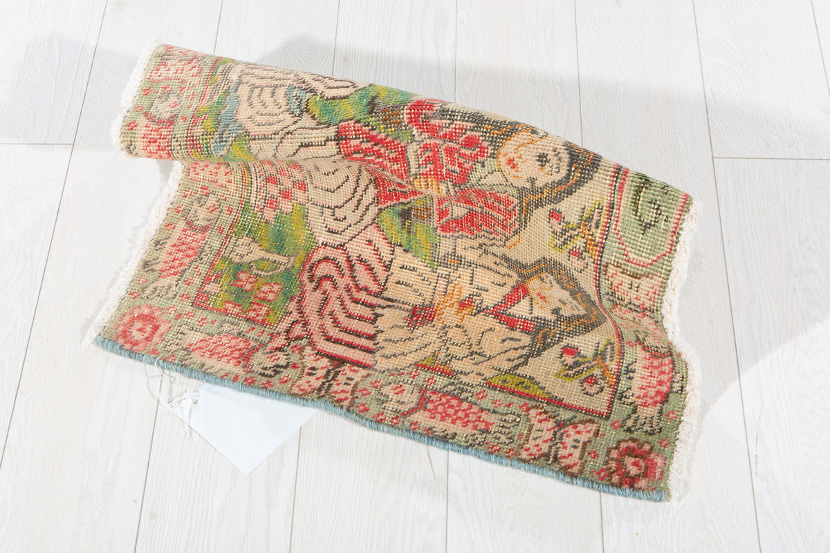 Small Antique Beige Rug – 2' 7" x 2' 0" (79 x 60 cm)