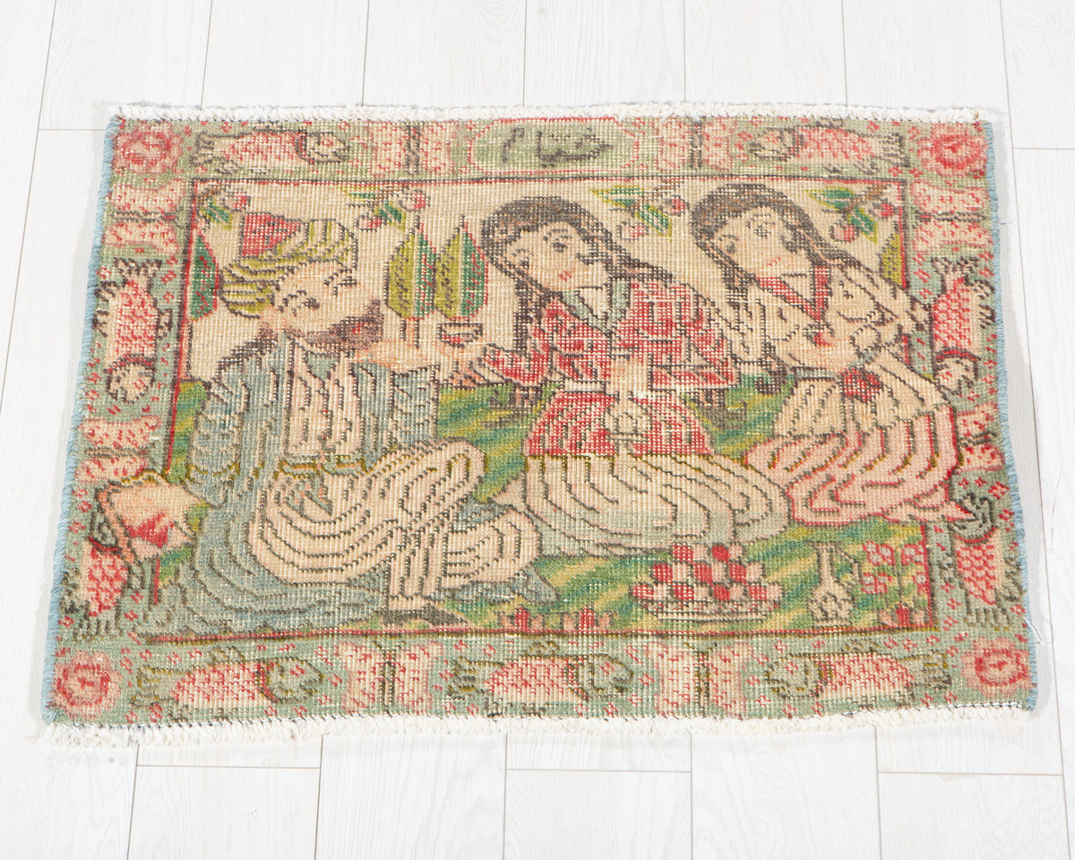 Small Antique Beige Rug – 2' 7" x 2' 0" (79 x 60 cm)