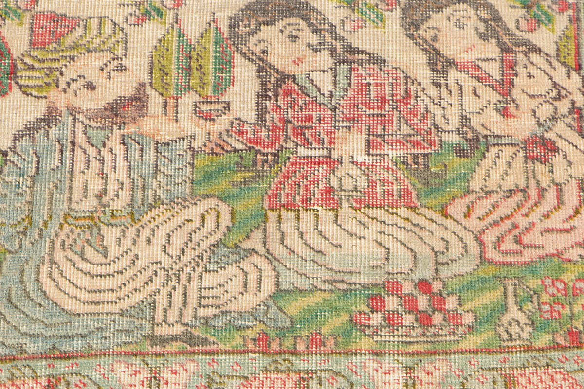 Small Antique Beige Rug – 2' 7" x 2' 0" (79 x 60 cm)