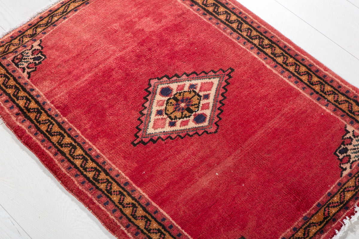 Small Vintage Red Rug – 2' 11" x 2' 2" (88 x 67 cm)