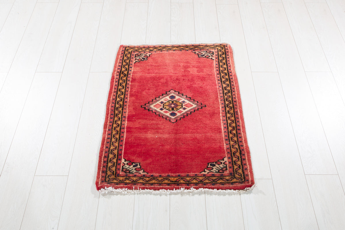 Small Vintage Red Rug – 2' 11" x 2' 2" (88 x 67 cm)