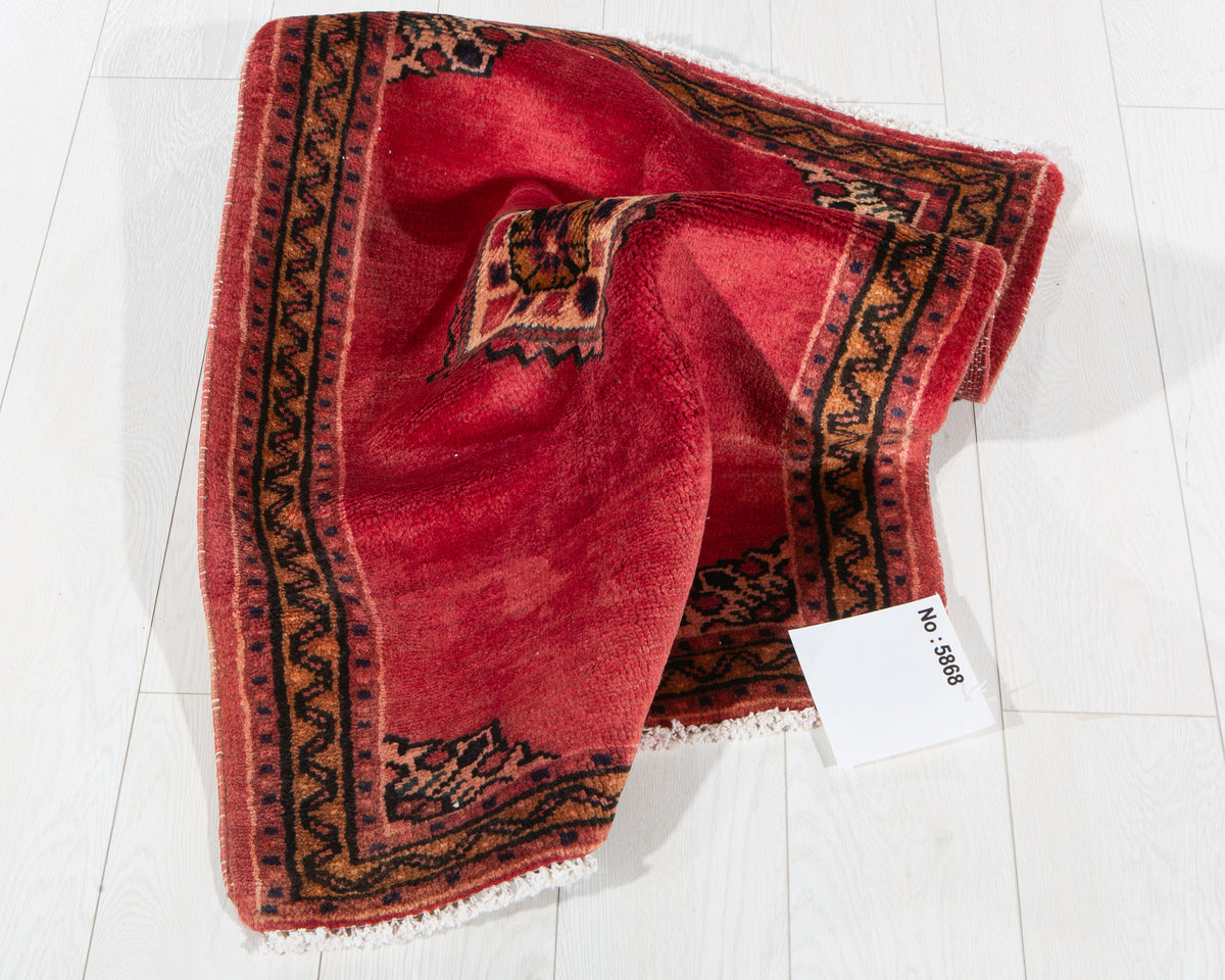 Small Vintage Red Rug – 2' 11" x 2' 2" (88 x 67 cm)