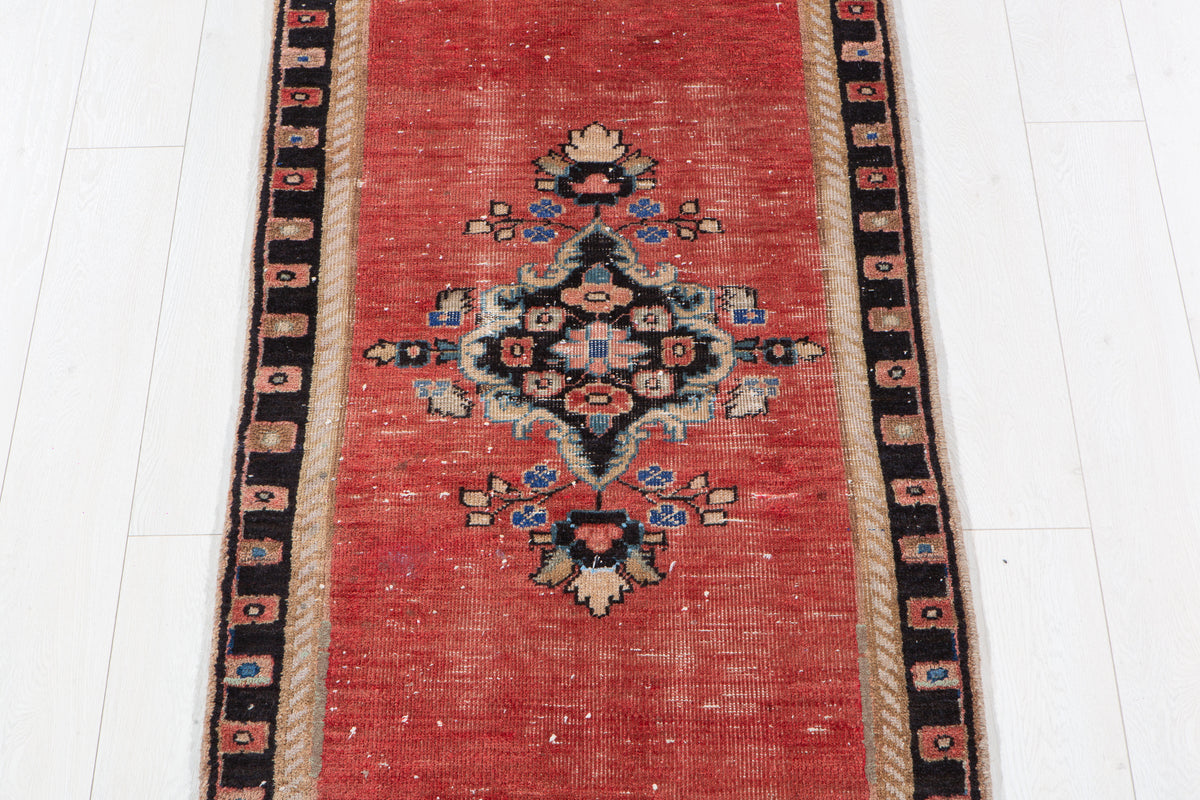 Antique Red Geometric Runner Rug – 7' 7" x 2' 6" (232 x 77 cm)