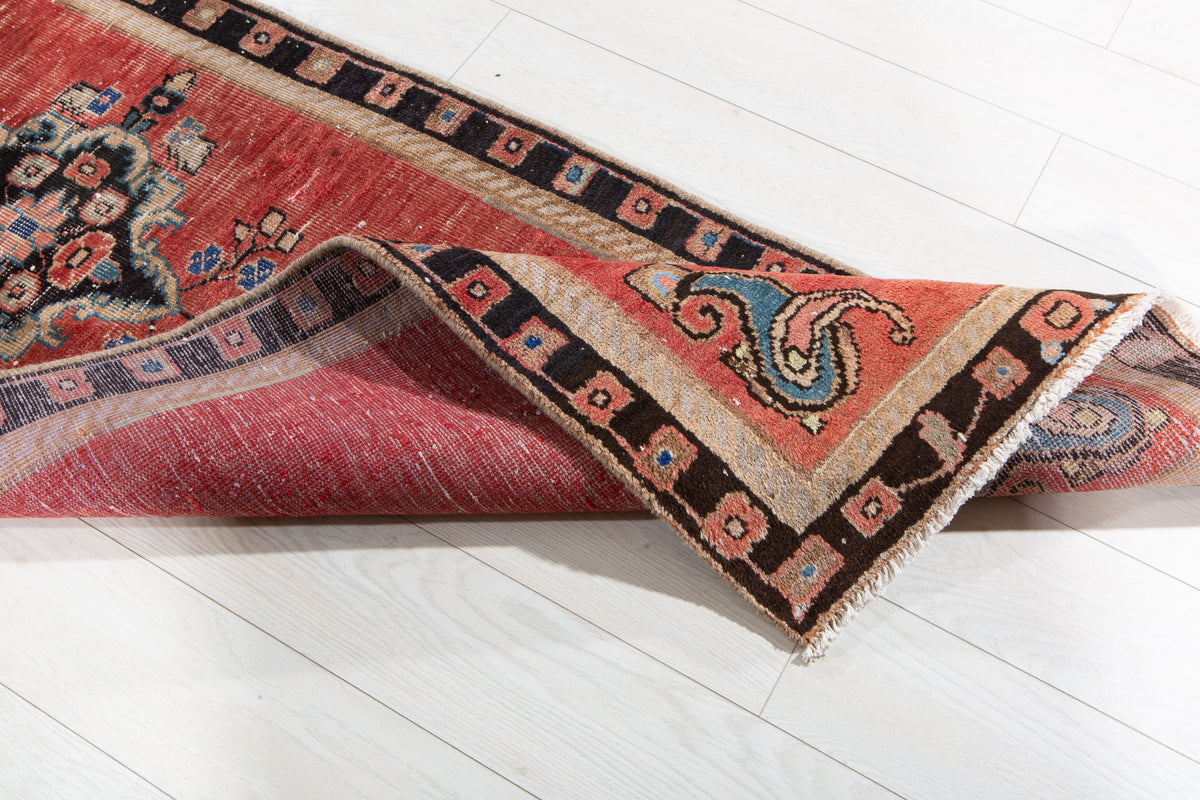 Antique Red Geometric Runner Rug – 7' 7" x 2' 6" (232 x 77 cm)