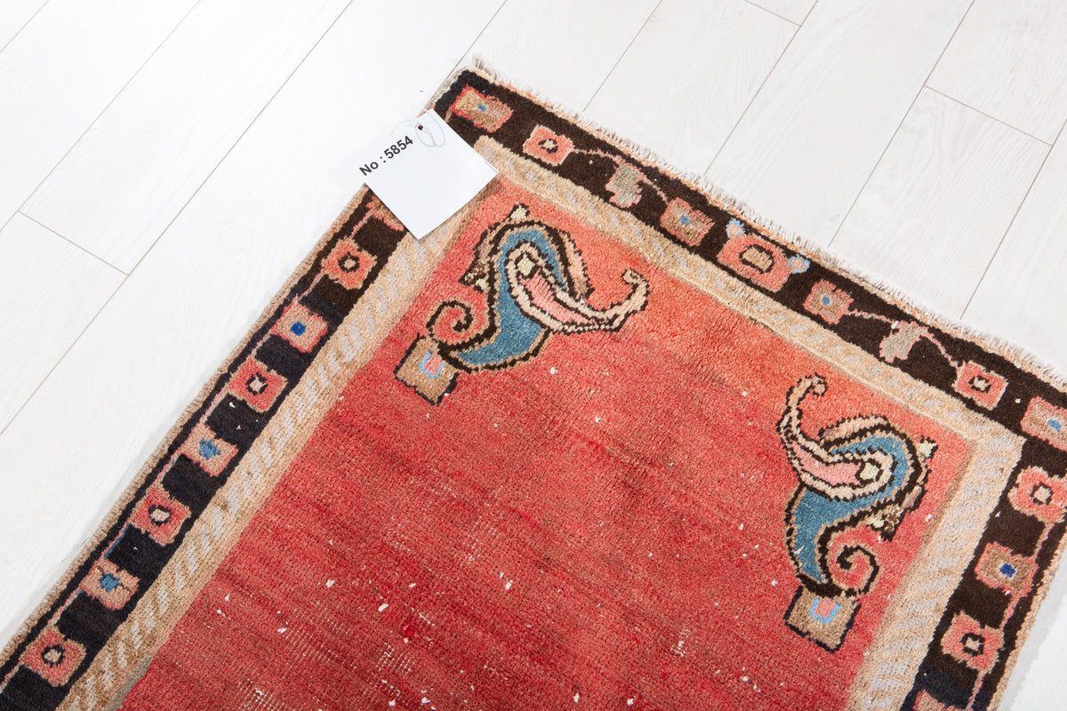 Antique Red Geometric Runner Rug – 7' 7" x 2' 6" (232 x 77 cm)
