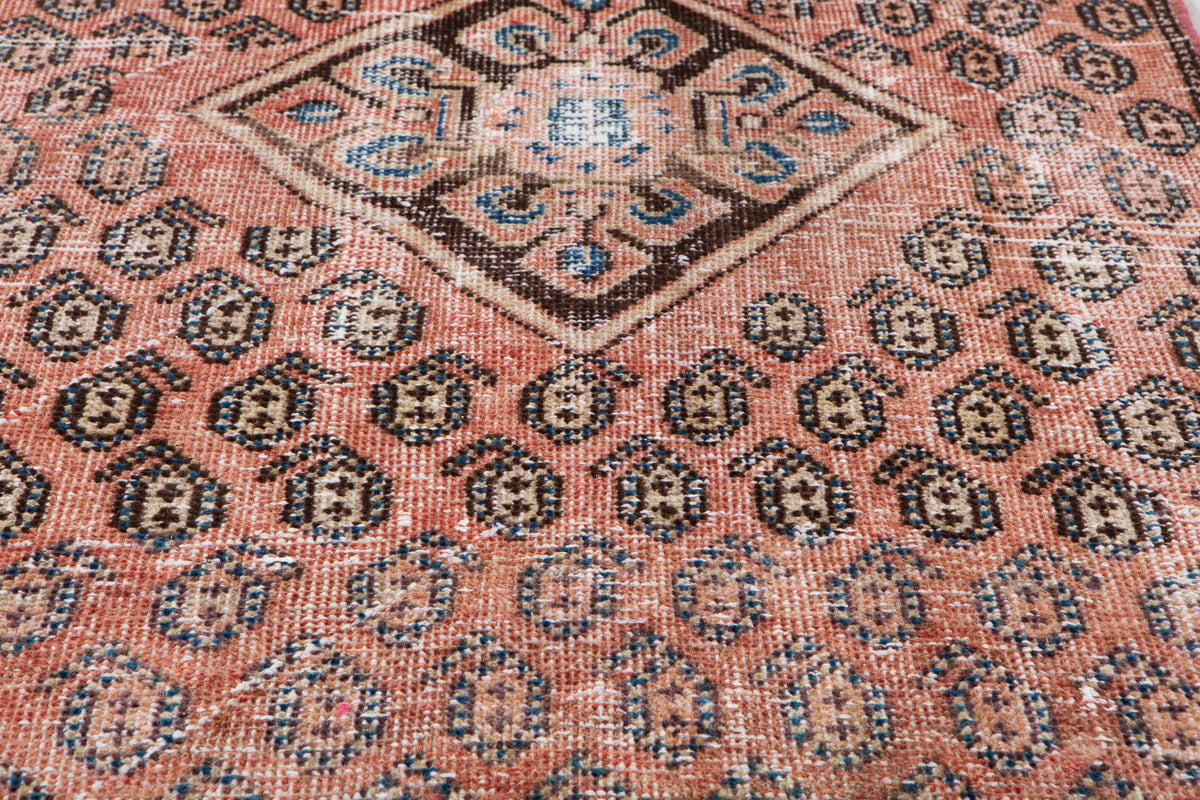 Antique Faded Pinkish Red Geometric Runner Rug – 8' 6" x 2' 7" (259 x 78 cm)
