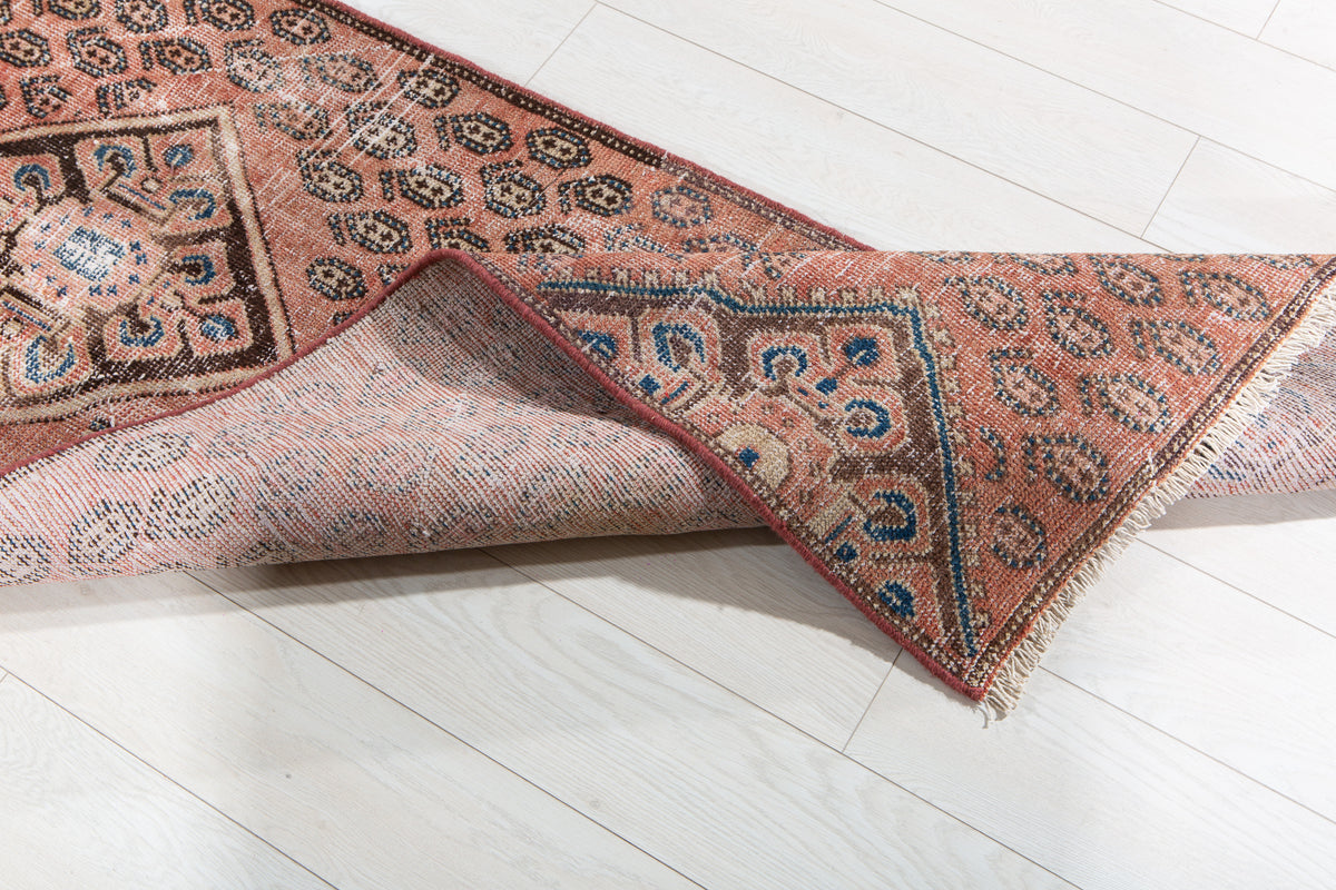 Antique Faded Pinkish Red Geometric Runner Rug – 8' 6" x 2' 7" (259 x 78 cm)