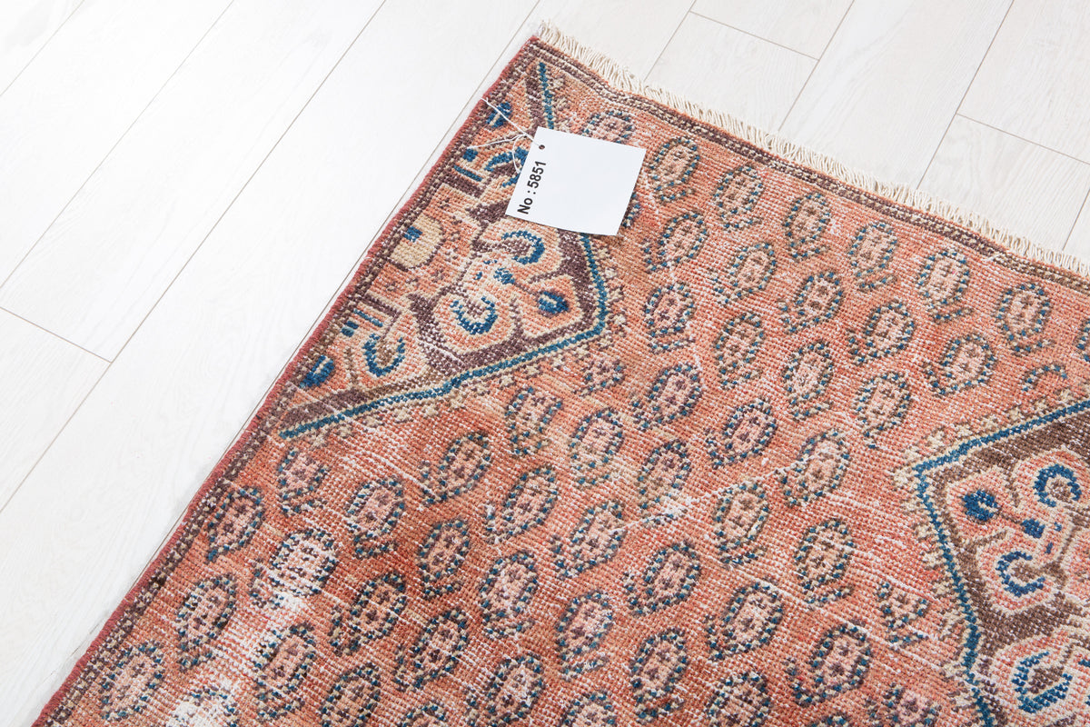 Antique Faded Pinkish Red Geometric Runner Rug – 8' 6" x 2' 7" (259 x 78 cm)