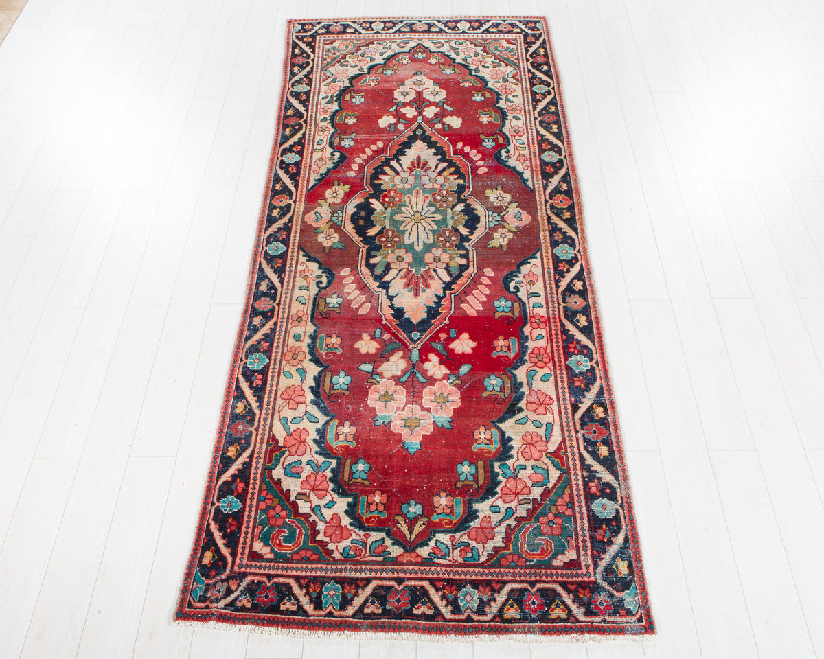 Antique Red Traditional Area Rug – 9' 10" x 4' 0" (299 x 123 cm)