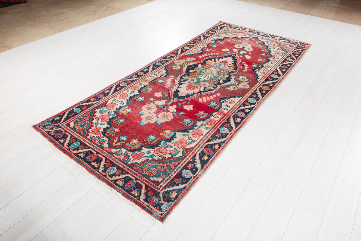 Antique Red Traditional Area Rug – 9' 10" x 4' 0" (299 x 123 cm)