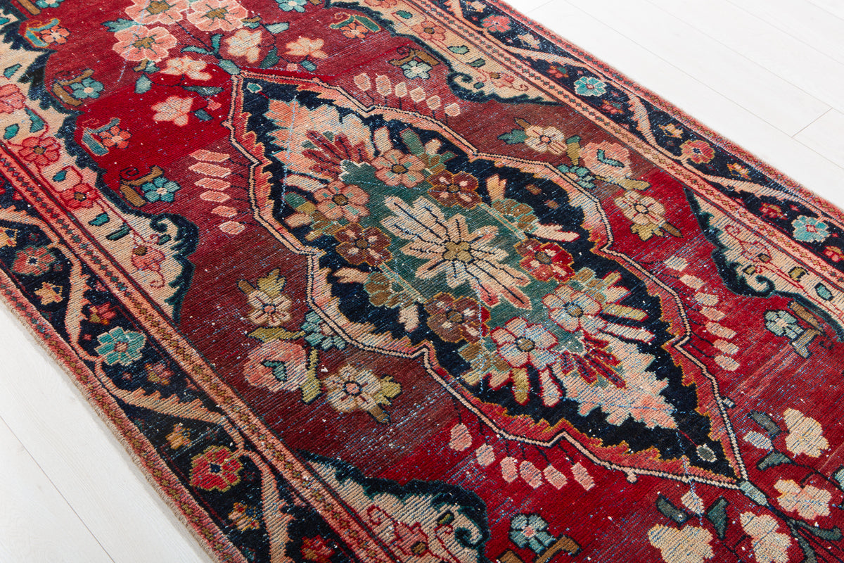 Antique Red Traditional Area Rug – 9' 10" x 4' 0" (299 x 123 cm)