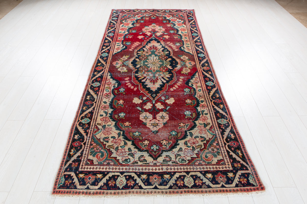 Antique Red Traditional Area Rug – 9' 10" x 4' 0" (299 x 123 cm)