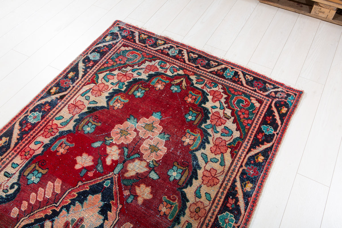 Antique Red Traditional Area Rug – 9' 10" x 4' 0" (299 x 123 cm)