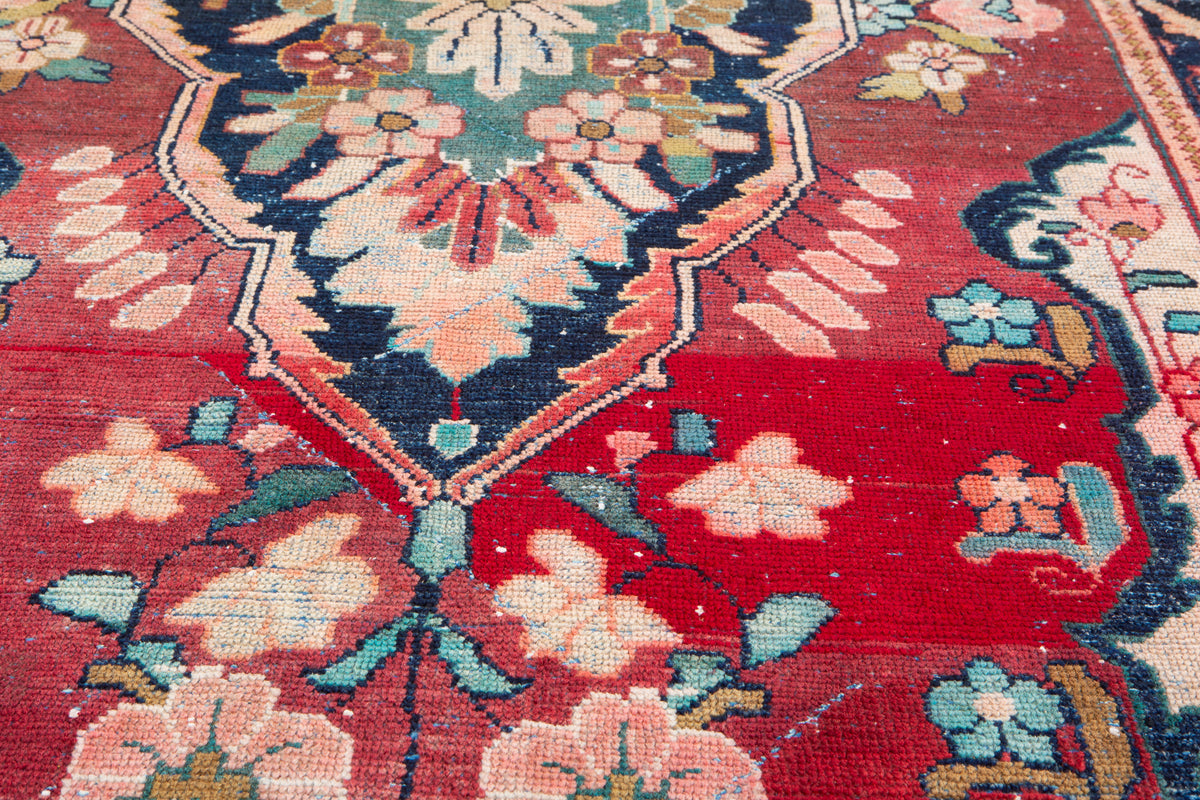 Antique Red Traditional Area Rug – 9' 10" x 4' 0" (299 x 123 cm)