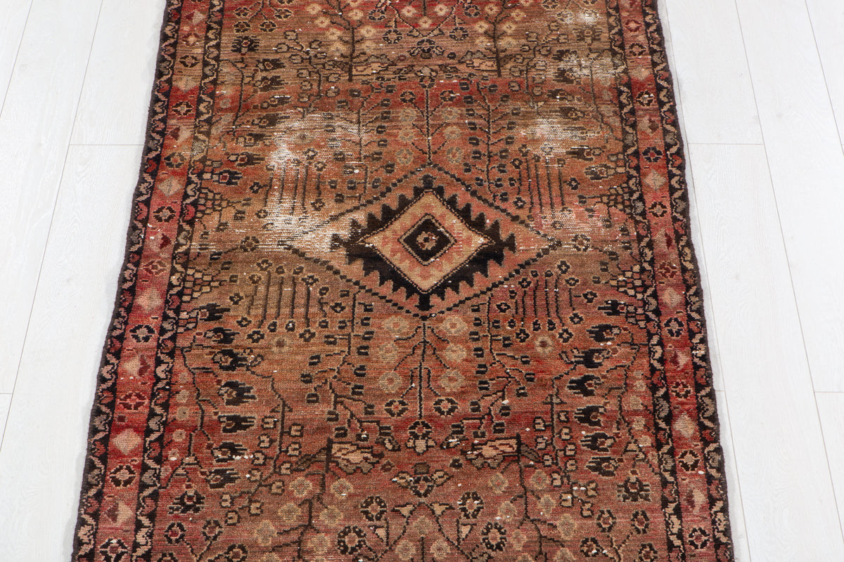 Antique Faded Peach Geometric Runner Rug – 9' 3" x 3' 3" (282 x 100 cm)