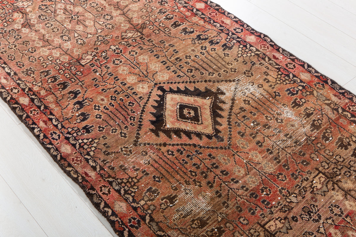 Antique Faded Peach Geometric Runner Rug – 9' 3" x 3' 3" (282 x 100 cm)