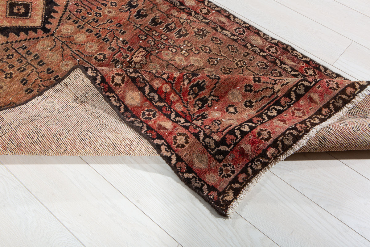 Antique Faded Peach Geometric Runner Rug – 9' 3" x 3' 3" (282 x 100 cm)