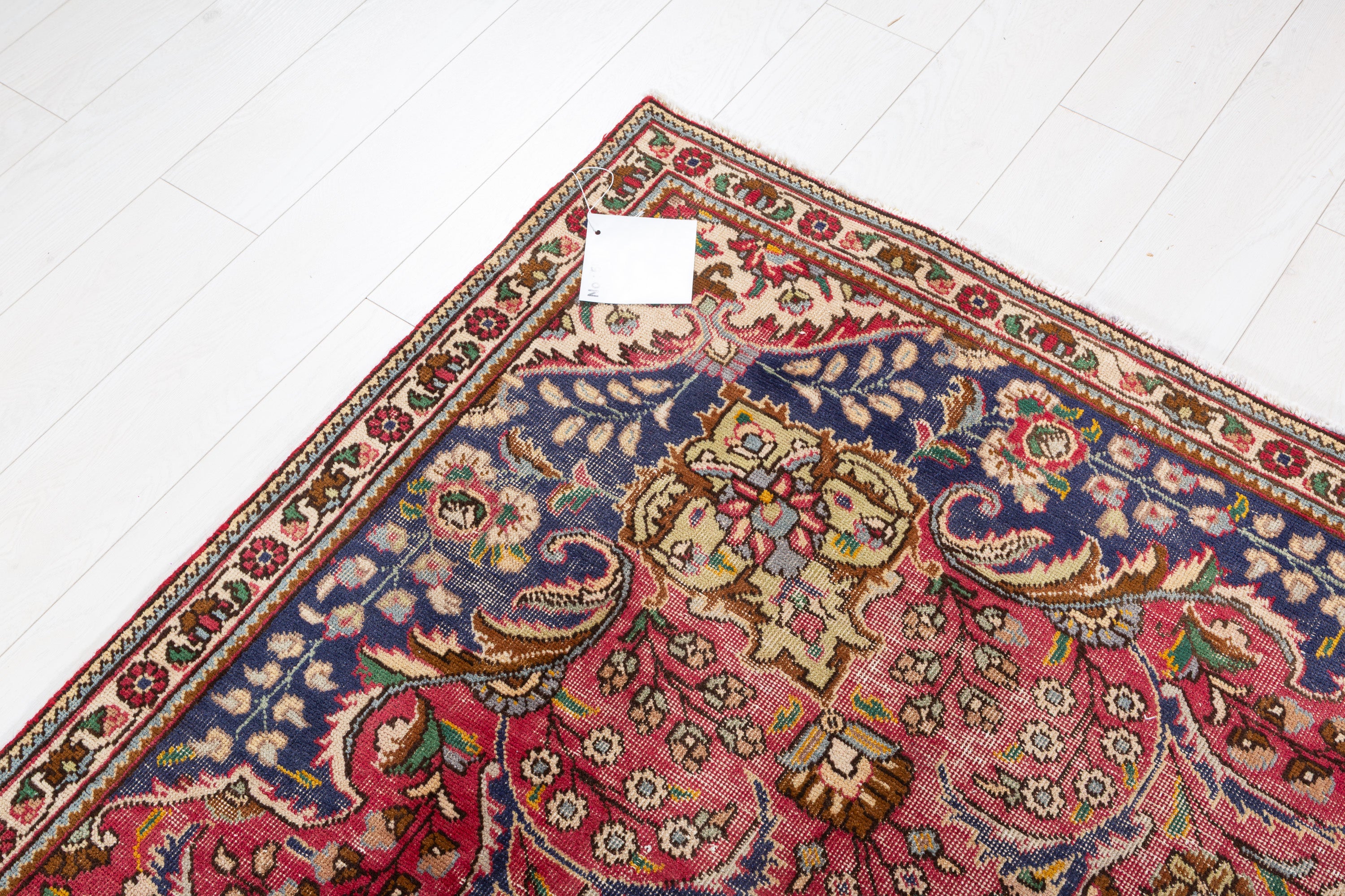 Vintage Red Floral Rug – 10' 7" x 7' 7" (323 x 231 cm)
