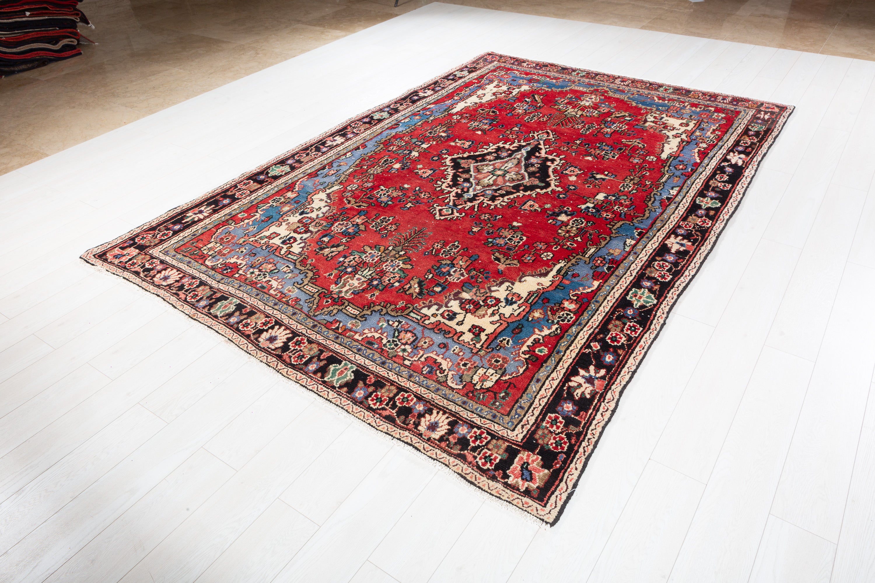 Vintage Red and Light Blue Floral Rug – 9' 7" x 6' 7" (291 x 200 cm)