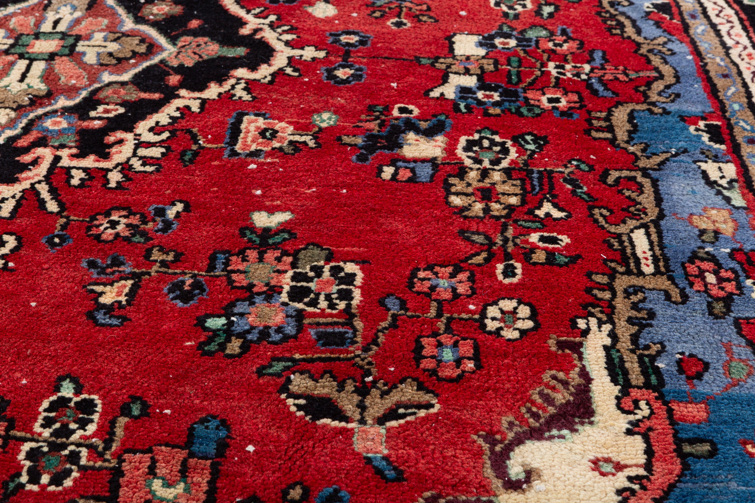 Vintage Red and Light Blue Floral Rug – 9' 7" x 6' 7" (291 x 200 cm)