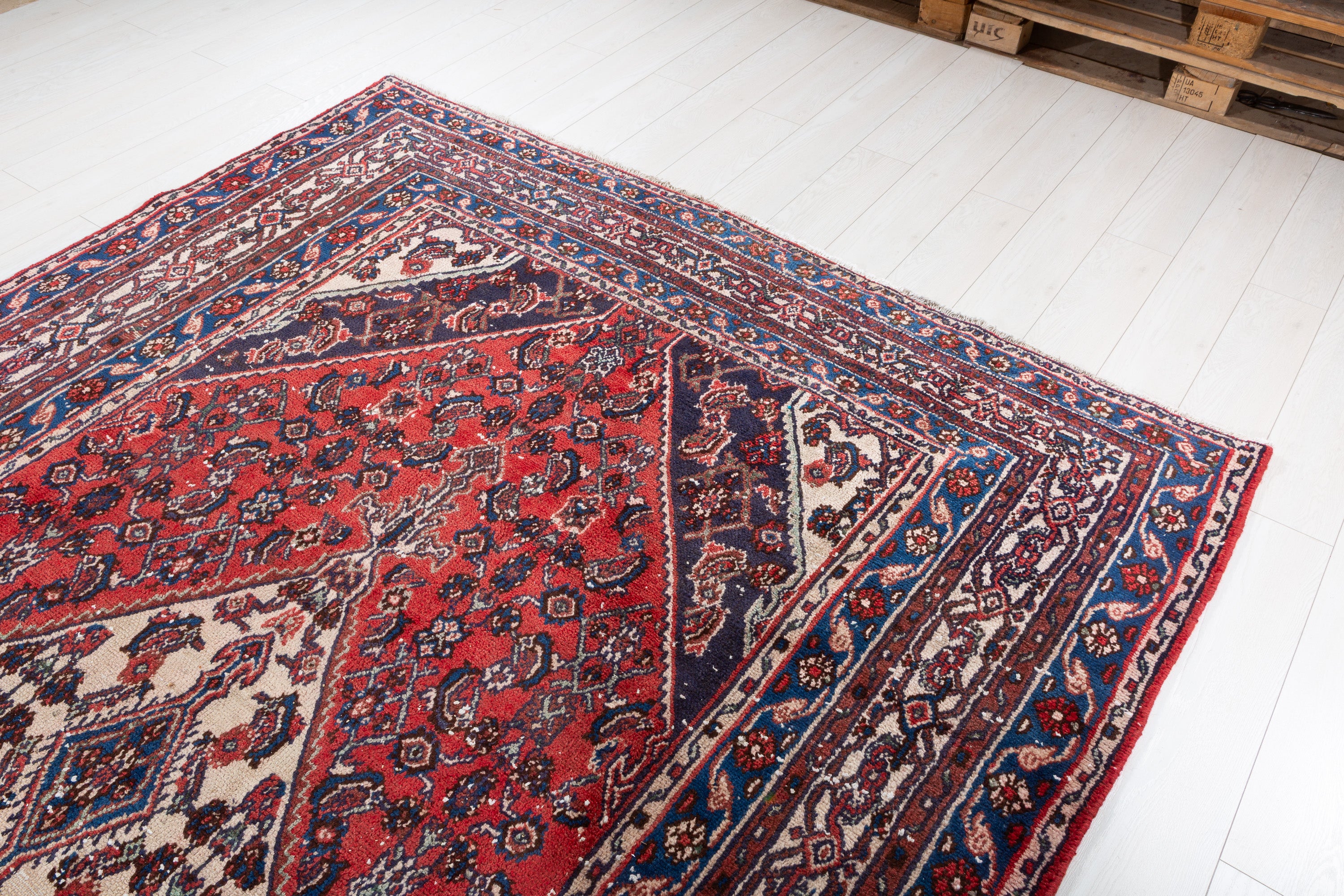 Vintage Red Geometric Rug – 9' 11" x 6' 10" (303 x 208 cm)