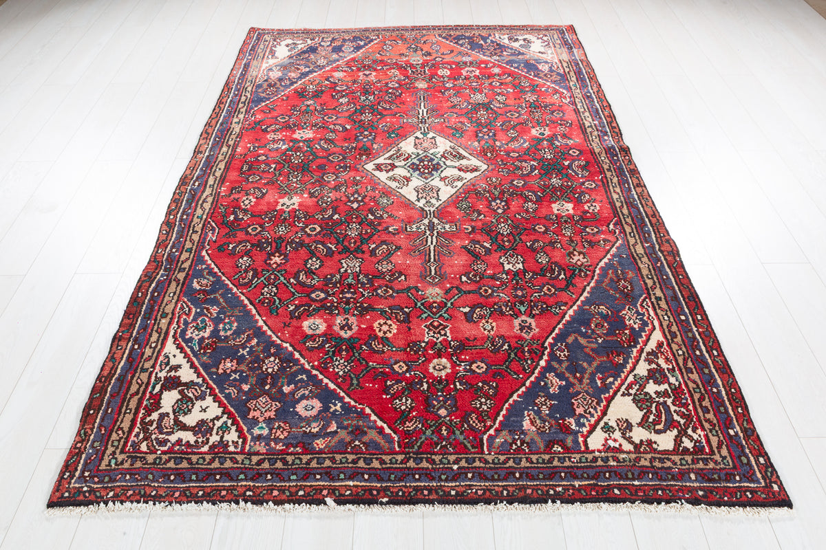 Vintage Red Geometric Rug – 8' 2" x 5' 3" (250 x 159 cm)
