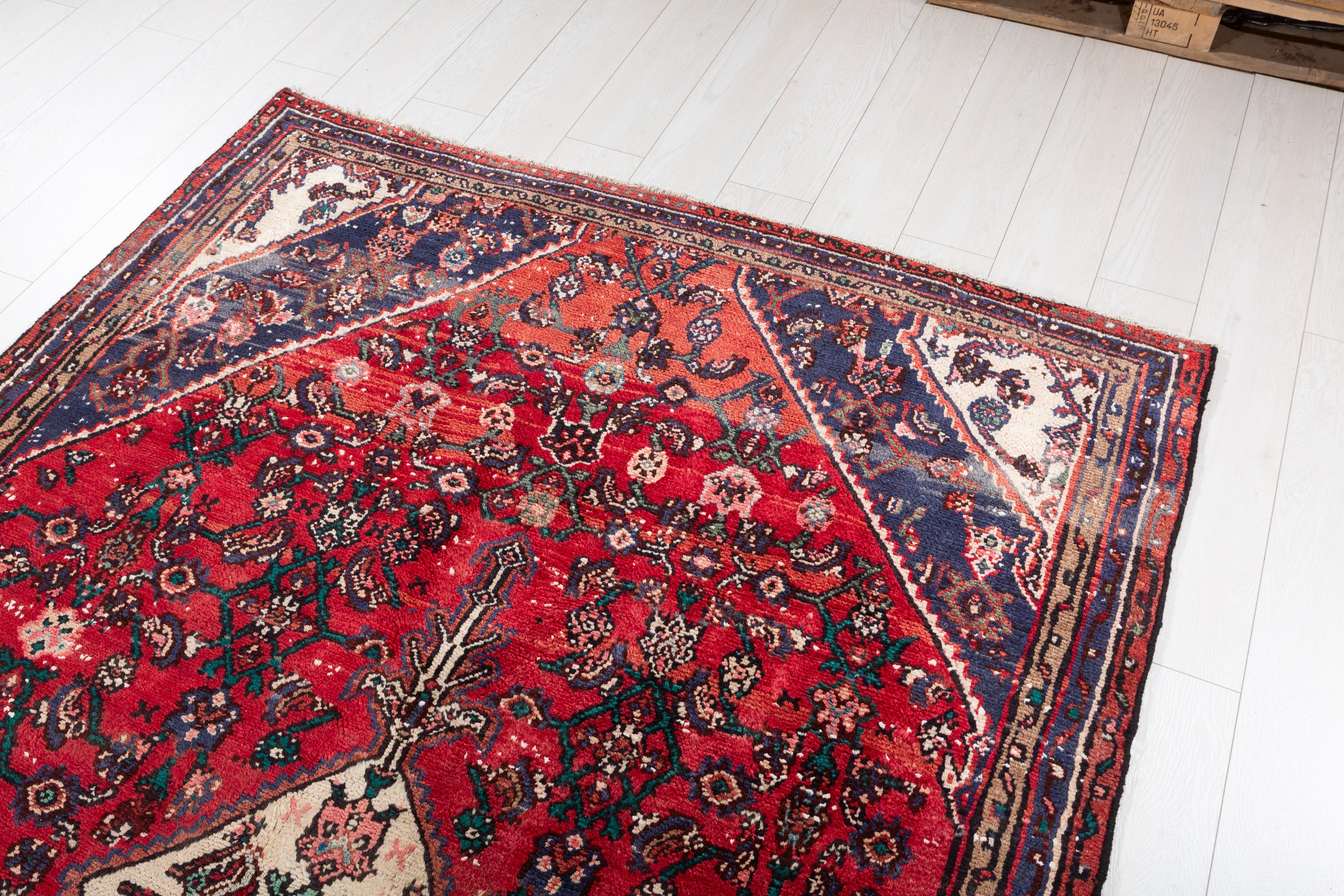 Vintage Red Geometric Rug – 8' 2" x 5' 3" (250 x 159 cm)