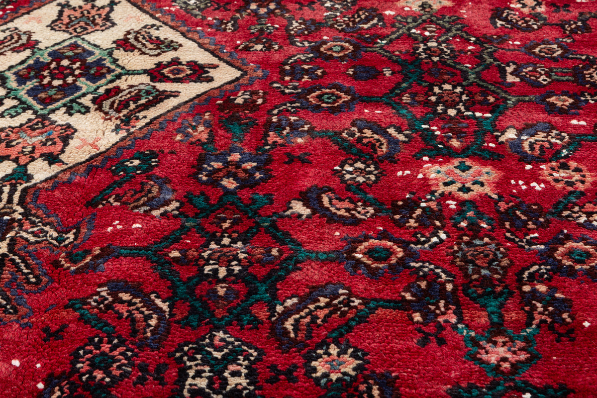Vintage Red Geometric Rug – 8' 2" x 5' 3" (250 x 159 cm)