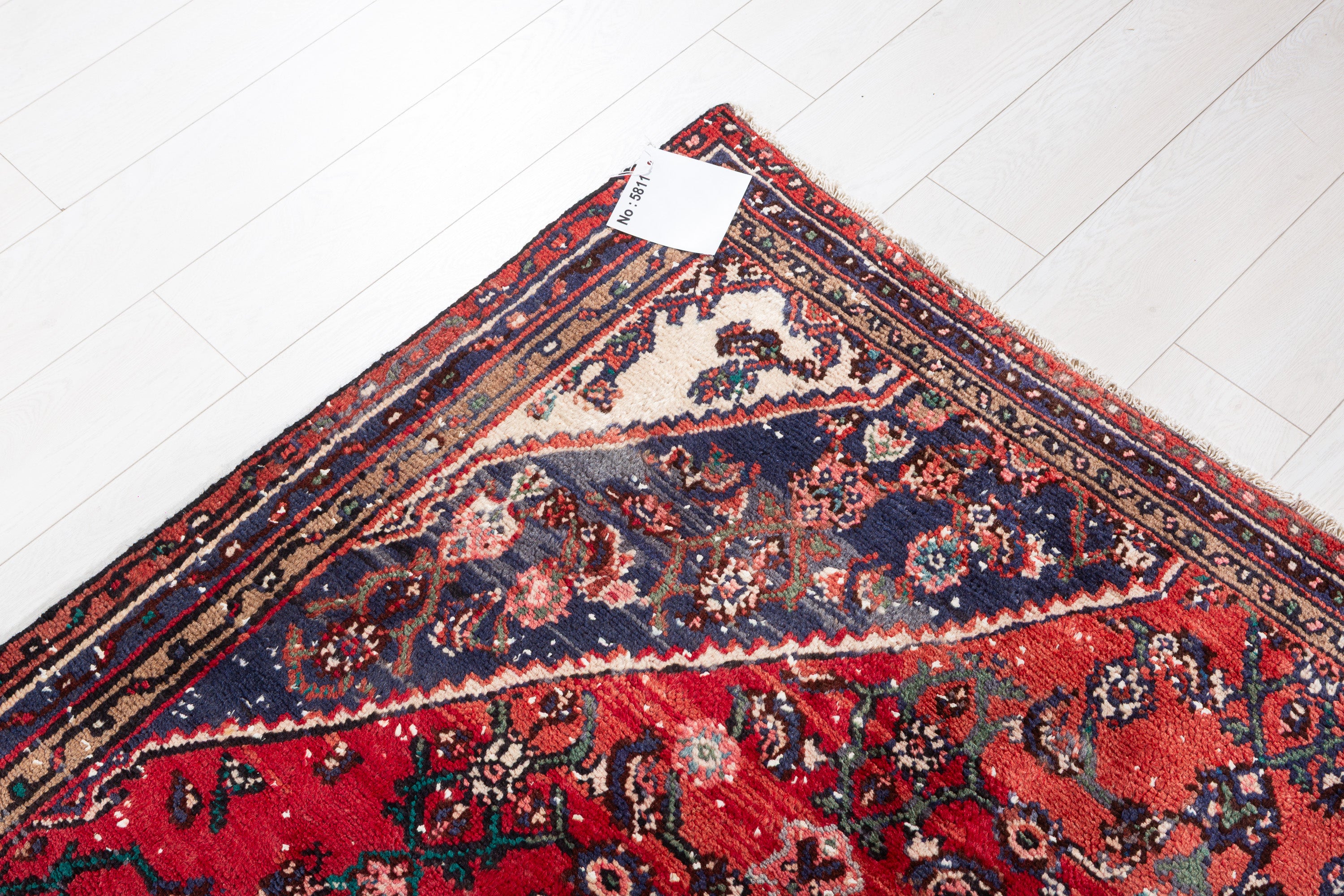 Vintage Red Geometric Rug – 8' 2" x 5' 3" (250 x 159 cm)