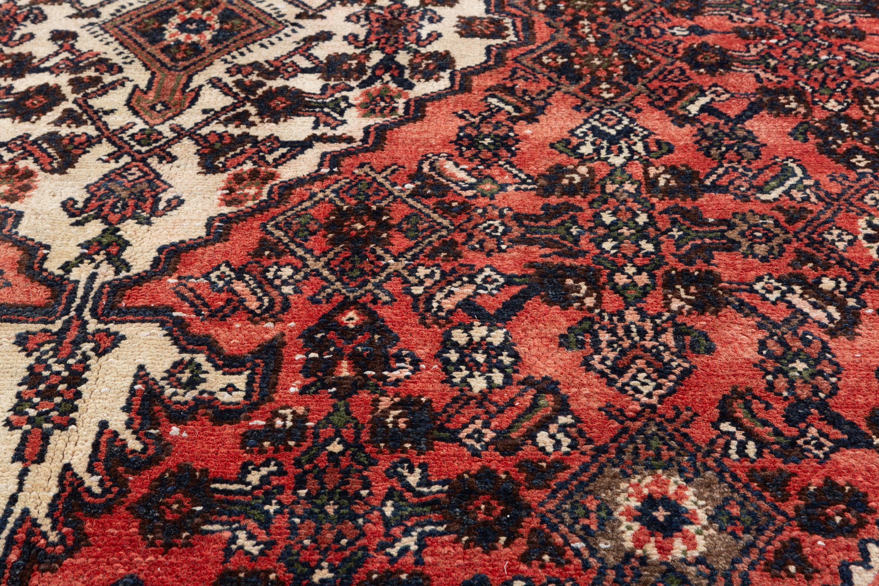 Vintage Red and Beige Geometric Rug – 9' 9" x 5' 8" (297 x 172 cm)