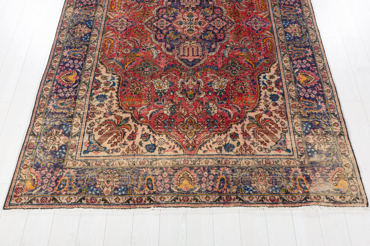 Vintage Red and Navy Blue Floral Rug – 9' 10" x 6' 6" (299 x 199 cm)