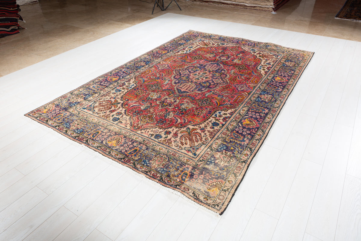 Vintage Red and Navy Blue Floral Rug – 9' 10" x 6' 6" (299 x 199 cm)
