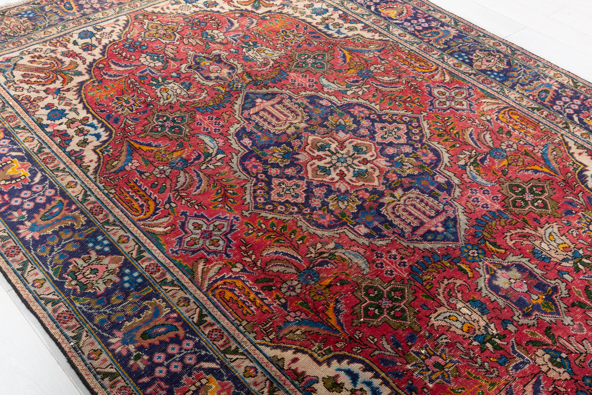 Vintage Red and Navy Blue Floral Rug – 9' 10" x 6' 6" (299 x 199 cm)