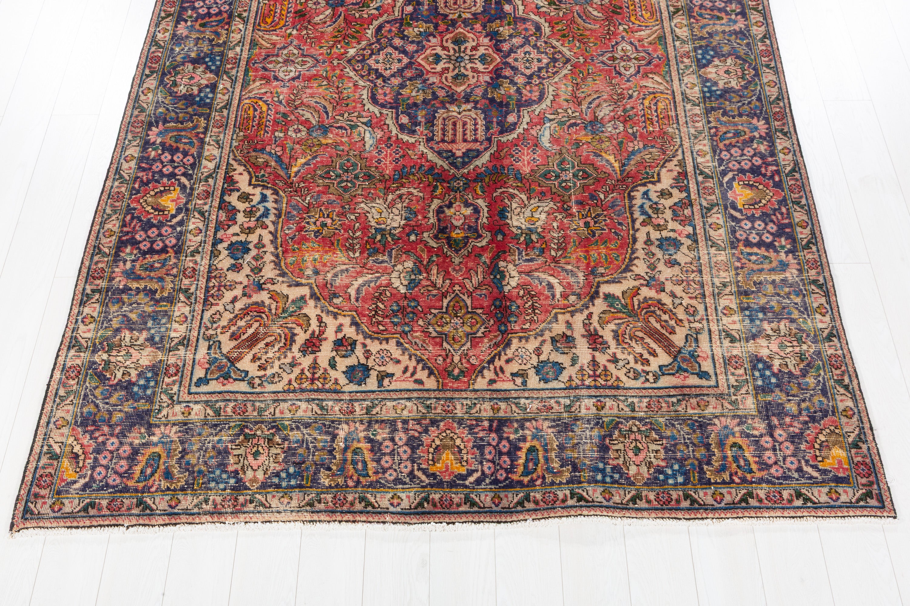Vintage Red and Navy Blue Floral Rug – 9' 9" x 6' 7" (297 x 200 cm)