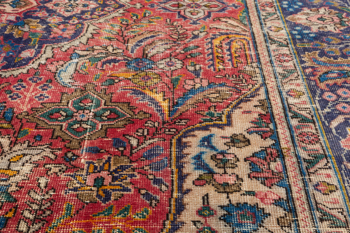 Vintage Red and Navy Blue Floral Rug – 9' 9" x 6' 7" (297 x 200 cm)