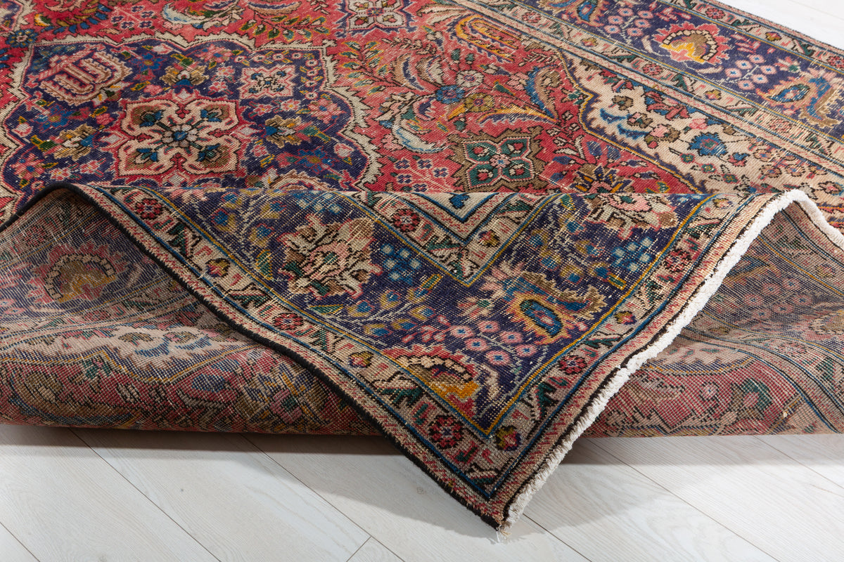 Vintage Red and Navy Blue Floral Rug – 9' 9" x 6' 7" (297 x 200 cm)