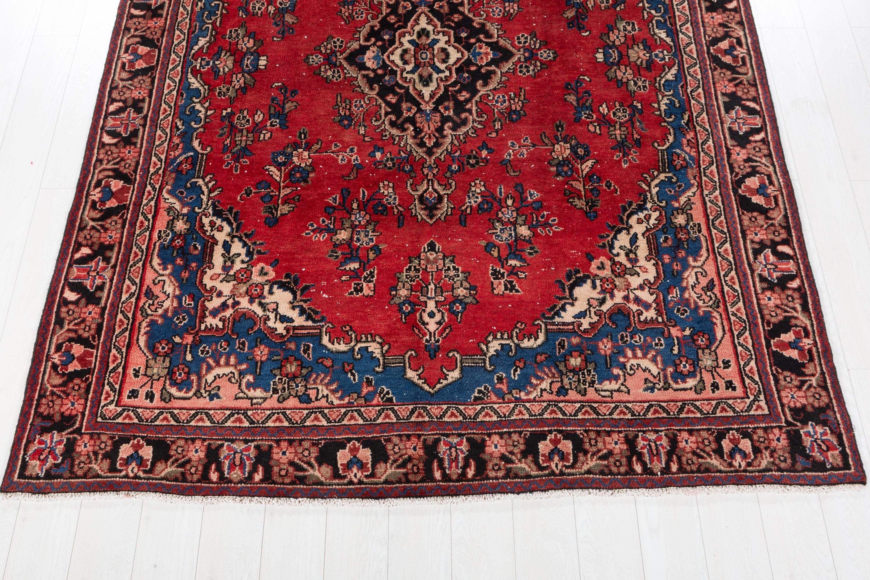 Vintage Red Floral Rug – 9' 4" x 6' 9" (285 x 206 cm)