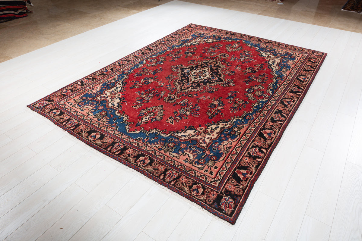 Vintage Red Floral Rug – 9' 4" x 6' 9" (285 x 206 cm)